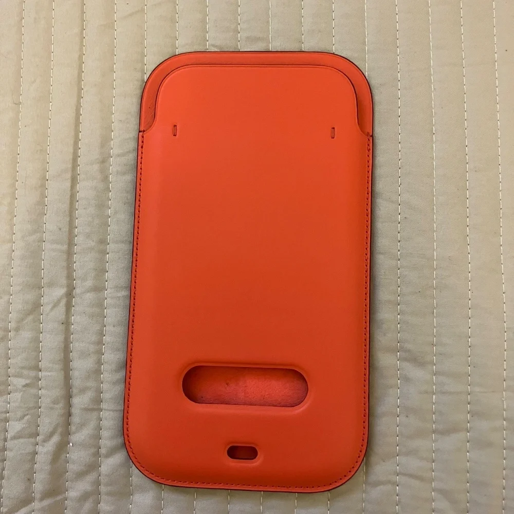 Apple iPhone Leather Sleeve With Magsafe Pink Citrus